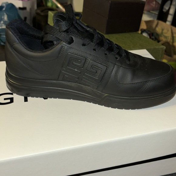 Givenchy G4 Mens Sneakers 100% Calf Leather  practically New - Picture 2 of 8